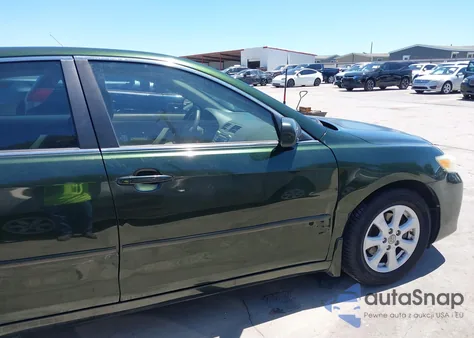 2010 Toyota Camry Le z USA, uszkodzony, nr VIN 4T4BF3EK4AR060166